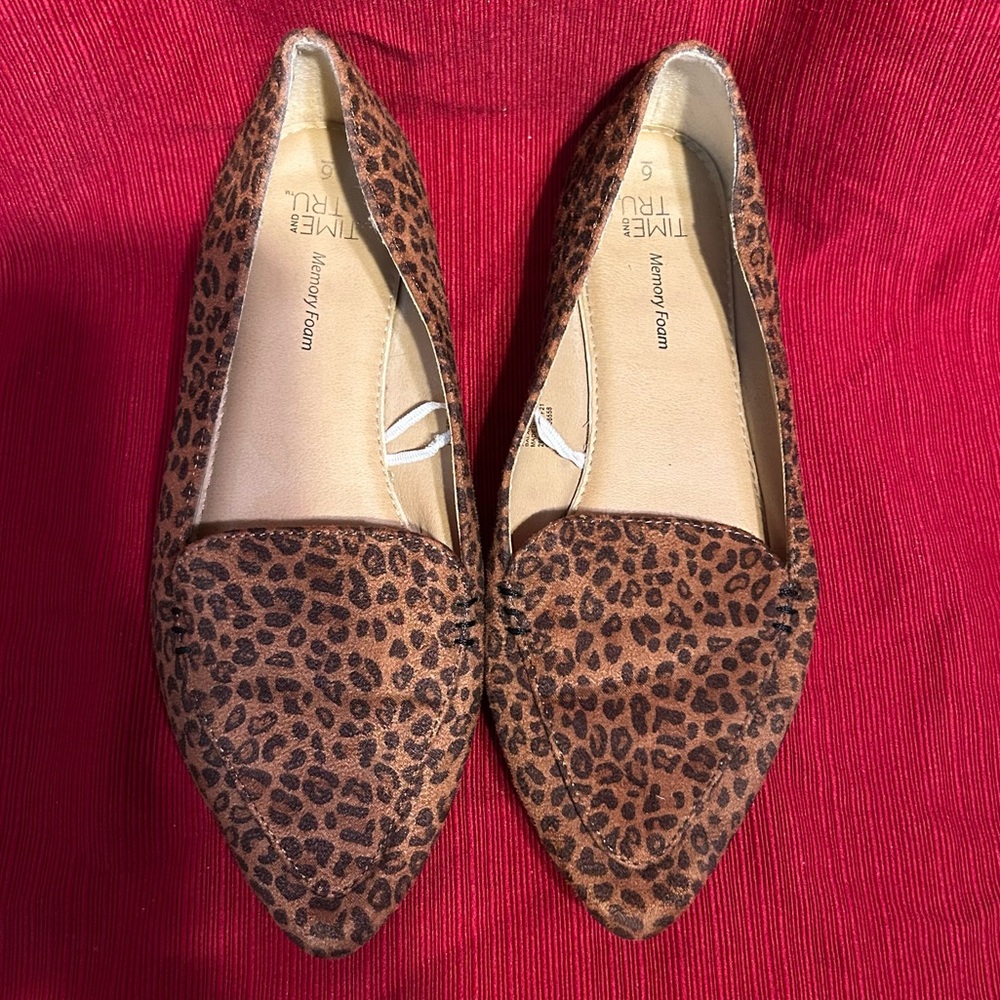 Cheetah print pointed toe flats, time and tru size 6